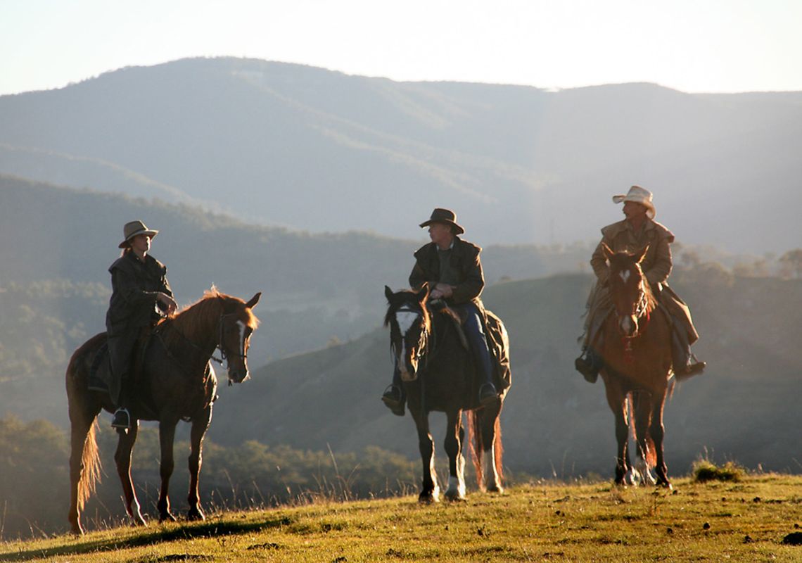 Riders on horses overlooking the ravines of the Coxs River at Blue Mountains Horse Riding Adventure Tours, Megalong Valley