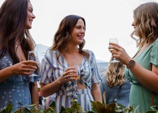 マジー・フード＆ワイン・フェスティバル2018を楽しむ女性、マジー