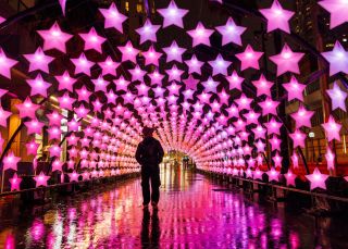 朋友们一起探索艺术，参加全国原住民艺术博览会，岩石区