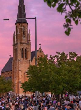 Crowds enjoying the Flavours of Mudgee Street Fair, Mudgee Food + Wine Festival, Mudgee