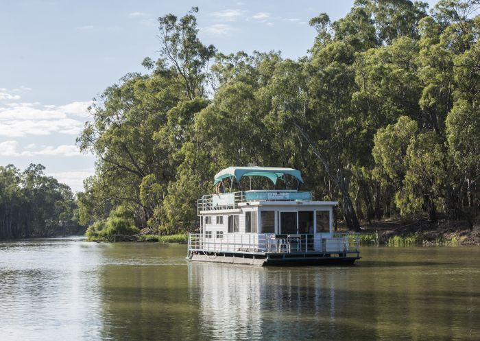 Southern NSW - Edward River Houseboat