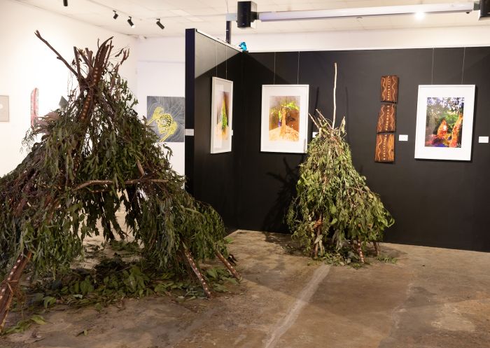 시드니 라이히하르트에 있는 부말리 호주 원주민 예술가들의 보이지 않는 전시