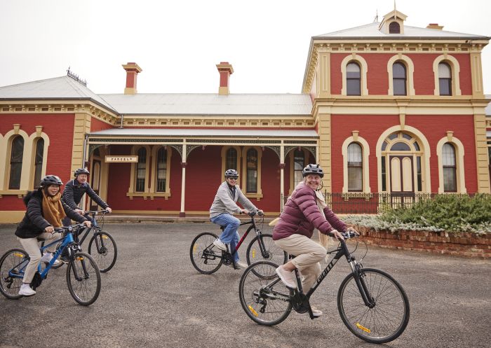 デュネラ博物館、ヘイ