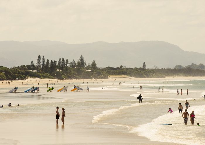 Crowds enjoying a hot day at Main Beach, Byron Bay