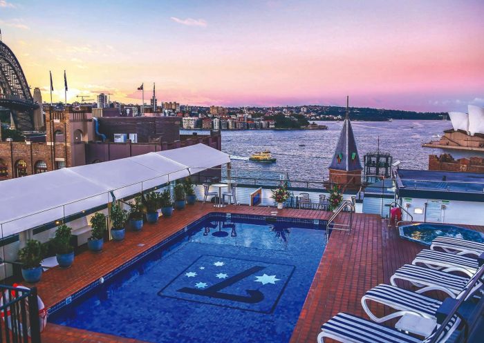 Rooftop pool overlooking Sydney Harbour, Rydges Sydney Harbour Hotel