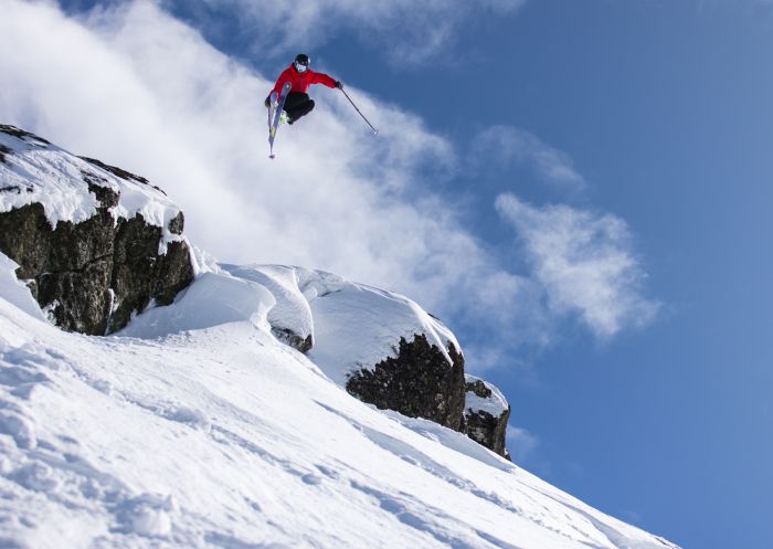 スノーウィー・マウンテンズで人気の冬のアクティビティ | Visit NSW