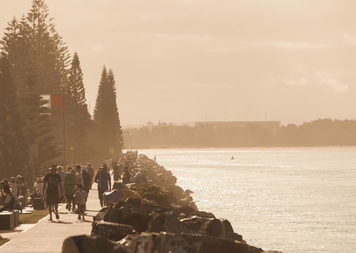 People on the Town Beach to Sea Acre coastal walk, Port Macquarie