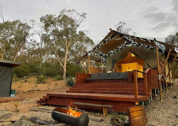 Mary Kingsley in der Abenddämmerung, Freaks of Nature Retreat, Jindabyne – Bildnachweis: Freaks of Nature Retreat