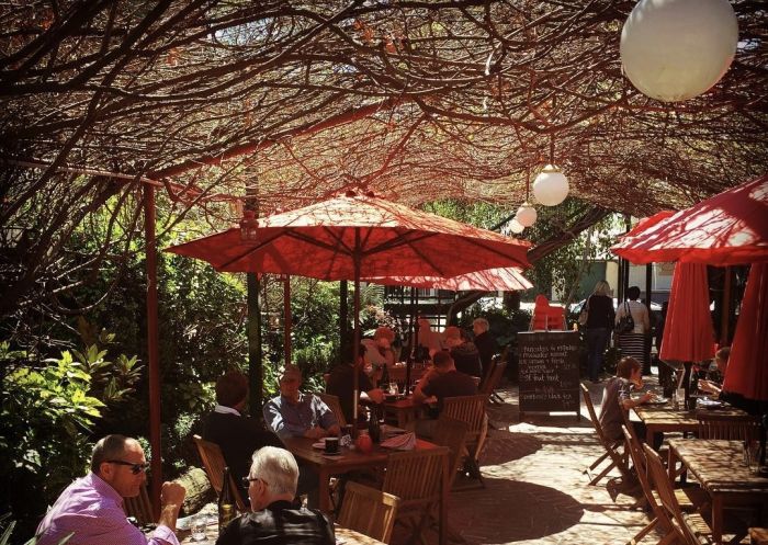 Außensitzplätze, The Hub Espresso Bar & Eatery, Bathurst – Bildnachweis: The Hub