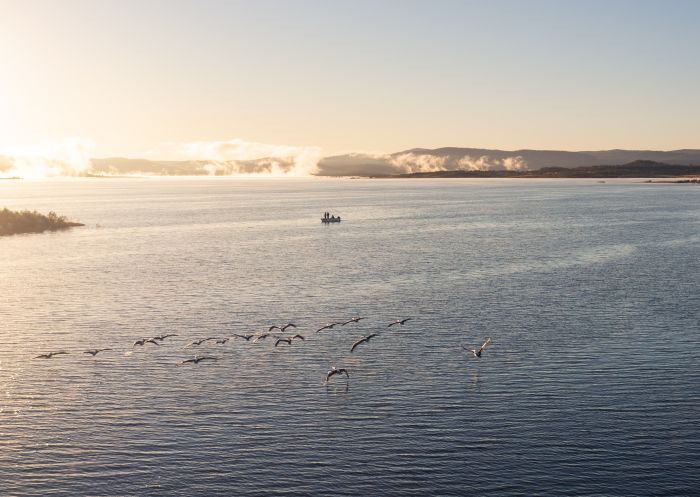 魚を捕る漁師、コペトン湖、コペトン