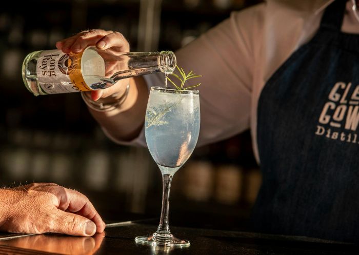 グラスに注がれるジン・トニック、グレン・ゴーリー蒸留所、グレン・イネス - 写真提供：マイク・テリー | グレン・ゴーリー蒸留所