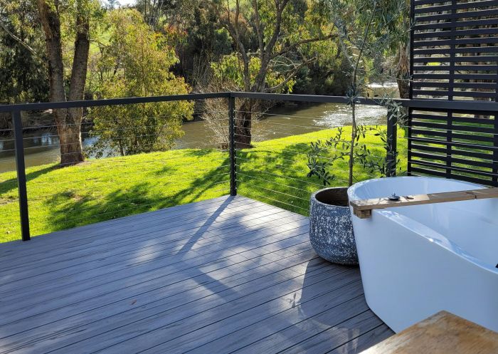 Bathtub on balcony, Robyne's River Retreat, Goobarragandra - Credit: Robyne's River Retreat 
