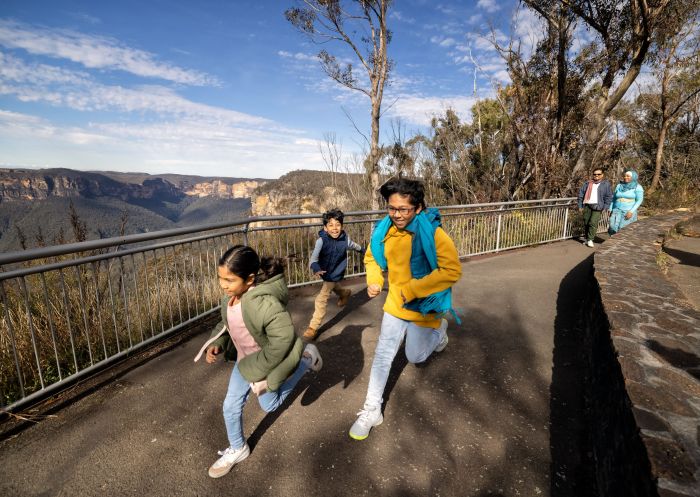Family enjoying the Govetts Leap Lookout, Blackheath