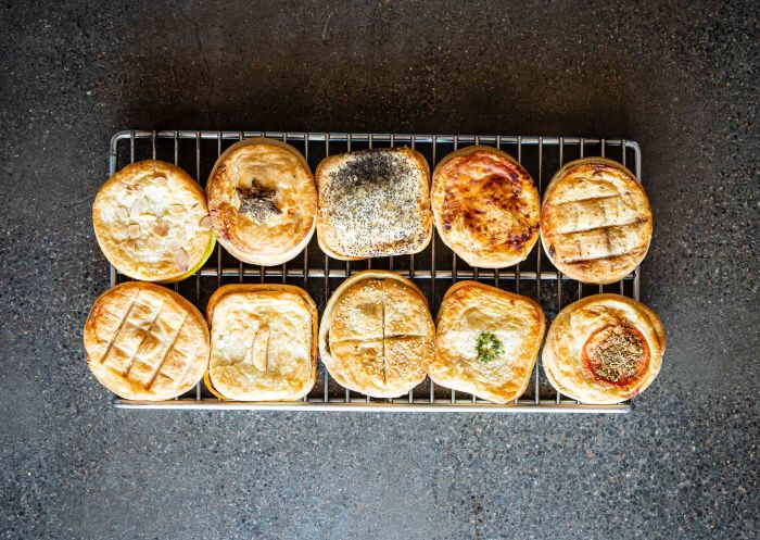 パイのトレイ、ヘイデンズ パイ、ウルデュラ - クレジット: Hayden's Pies