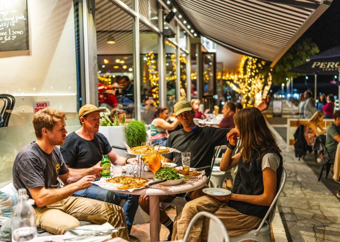 Friends eating pizza al fresco at Sam’s Pizza, Batemans Bay - Credit: Eurobodalla Coast Tourism, Flow MTB