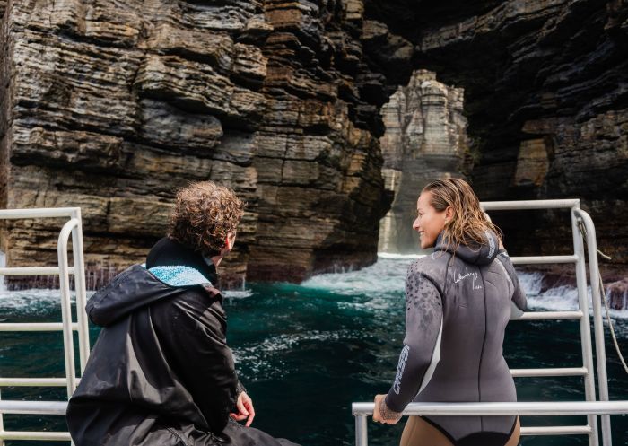 Friend exploring ancient sea caves and limestone cliffs, Woebegone Dive, Huskisson