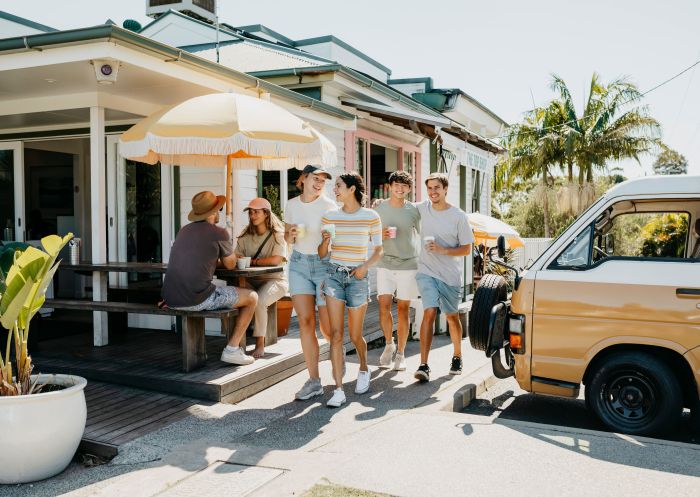 Young people enjoying a coffee, Top Shop, Byron Bay