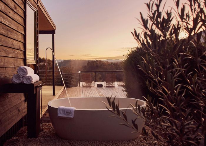 Outdoor bath at Mt Kanimbla Retreats, Kanimbla - Credit: Mt Kanimbla Retreats