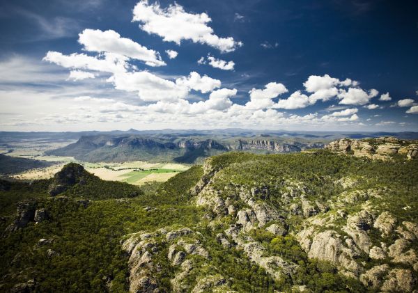Sweeping scenic view of Capertee Valley, Lithgow