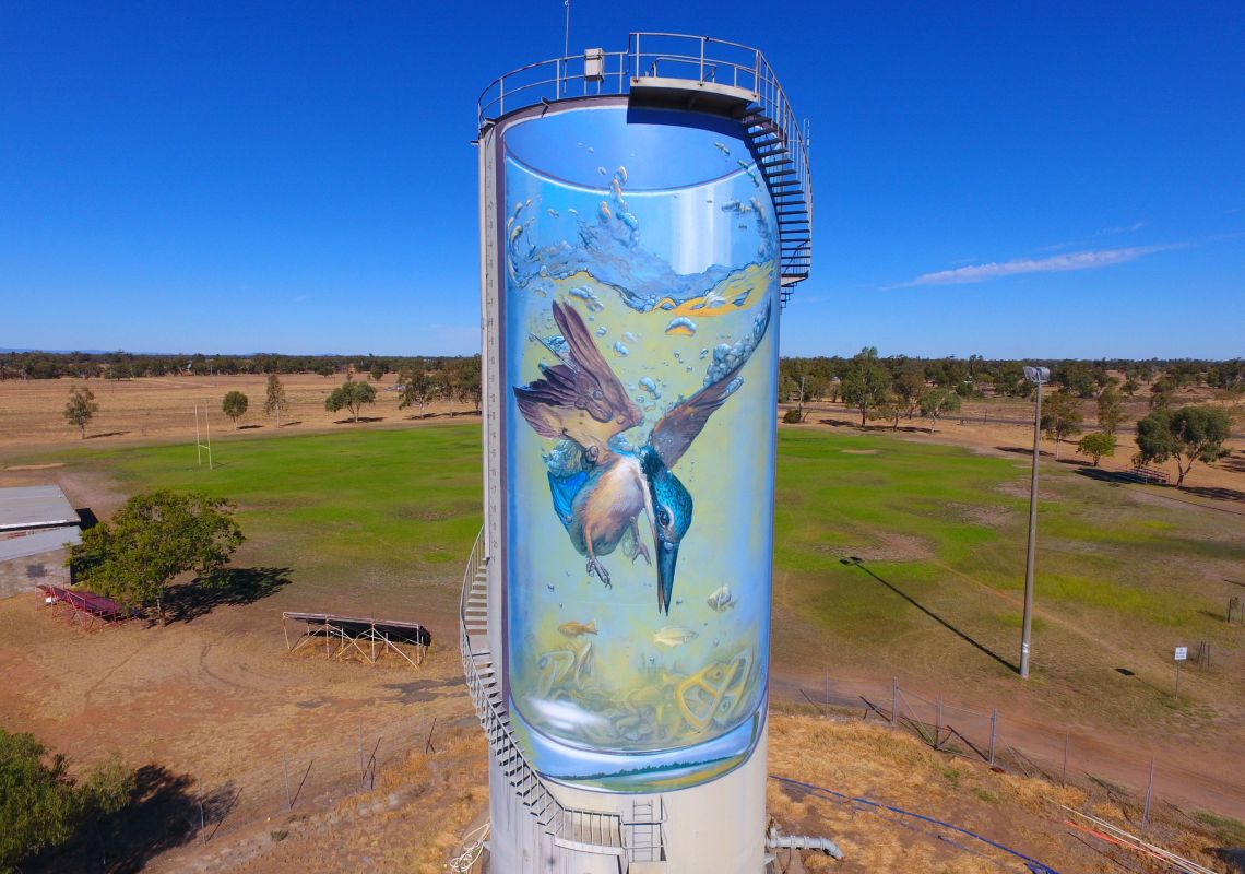 Water tower mural of a diving kingfisher in Gulargambone, NSW
