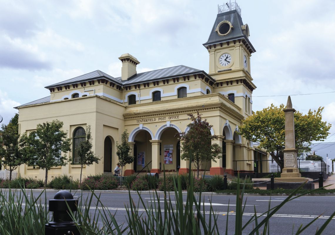 Street view of the Tenterfield Post Office in Tenterfield, Glen Innes and Inverell area