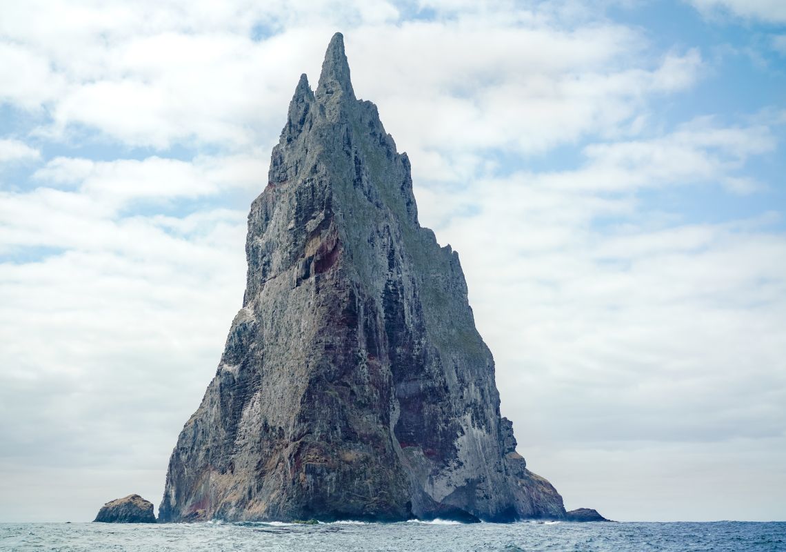 Balls Pyramid, the tallest volcanic stack in the world, Lord Howe Island 
