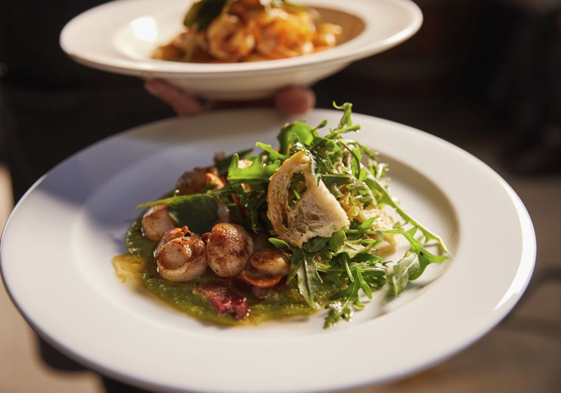 サザン・ハイランドのベリマにあるペッパーグリーン・エステートのテイスティングルームで優雅な食事をお楽しみください 