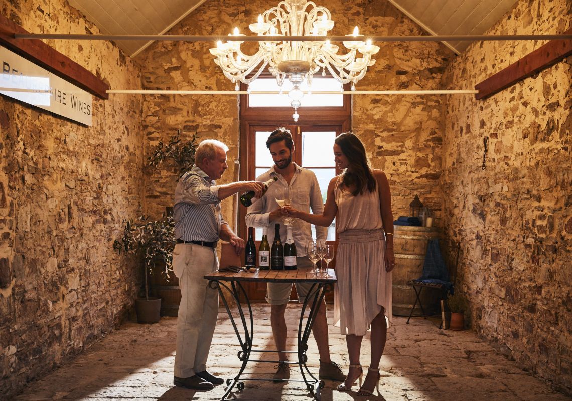 ドゥ・ボーレペア・ワインズでのワインテイスティング - ライルストーン -マジーエリア