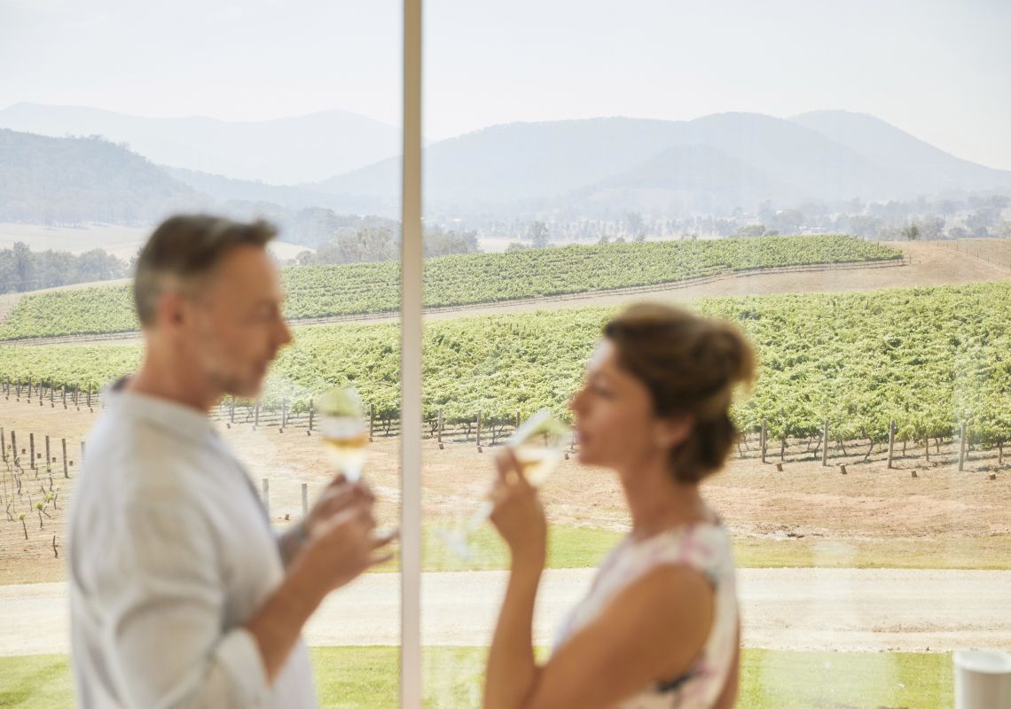 ローガンワインズでのワインテイスティング - アップルツリーフラット -マジー近郊 -カントリーNSW