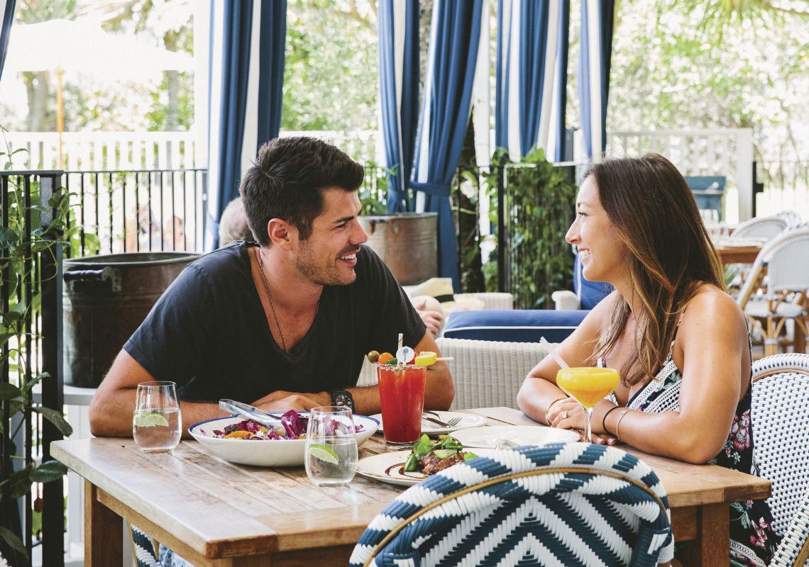 カバリタビーチのブティックホテル、ハルシオンハウス内にあるレストラン「PapeDaisy」