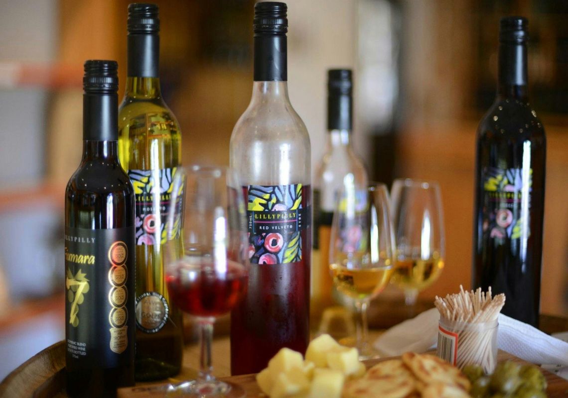 リビエラのワガワガにある Food I Am で、美しい景色を眺めながら長いランチを楽しむ友人たち