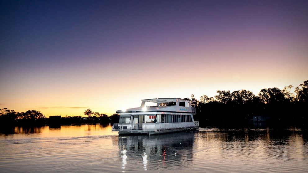 Houseboat Escape Mildura cruising along the Murray River in Mildura, The Murray, Country NSW