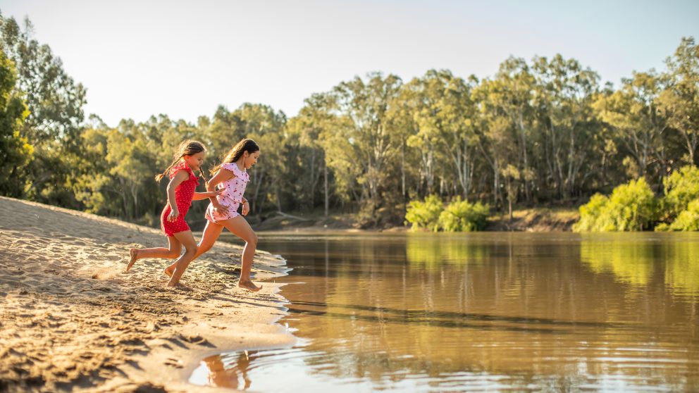 Children enjoying a day at Riverside: Wagga Wagga Beach