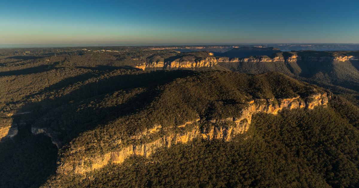 Explore the Scenic Six Foot Track in Blue Mountains, Australia