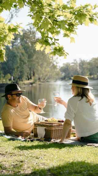 Couple enjoying a picnic along the banks of the Murray River, Howlong