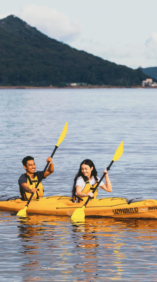 Couple kayaking, Jimmys Beach, Hawks Nest