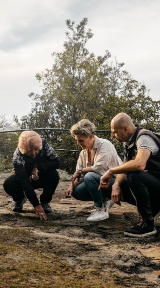 Margret Campbell leading a tour at Balls Head, Dreamtime Southern X, Sydney