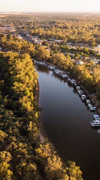 在麦考利湖（Lake Macquarie）划船 - 图片来源：CoastXP