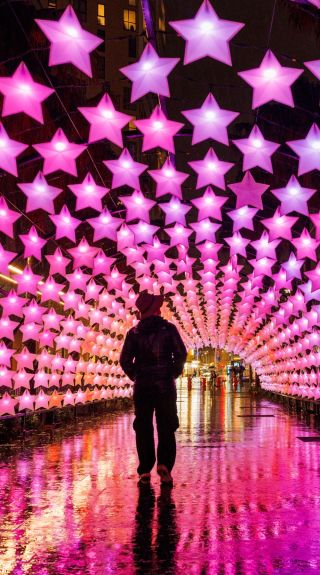 A 40m tunnel filled with over 700 individually controllable acrylic stars, Haymarket