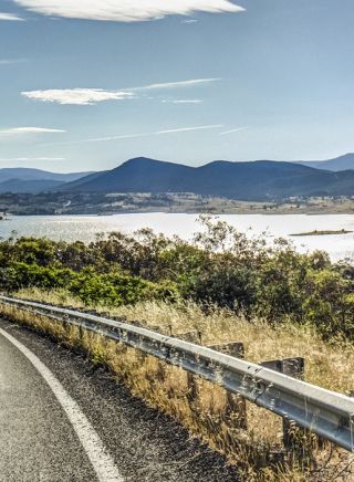 Snowy Valley Way - Lake Jindabyne - Snowy Mountains