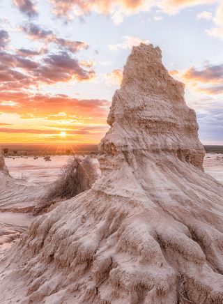 Spectacular outback landscapes showcasing the Walls of China in the World Heritage Mungo National Park