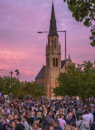 Crowds enjoying the Flavours of Mudgee Street Fair during the 2018 Mudgee Food + Wine Festival.