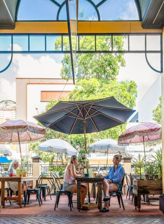 Außengastronomie, Dark Horse Espresso, Lismore – Foto: Stadtrat von Lismore