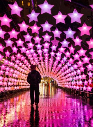 A 40m tunnel filled with over 700 individually controllable acrylic stars, Haymarket