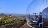 Bubbletent Australien – ein Paar genießt Tee – Capertee Valley, Blue Mountains