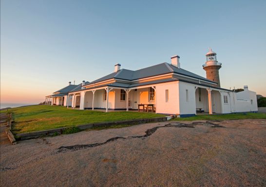 蒙塔古岛（Montague Island）灯塔小屋（位于南海岸纳鲁马（Narooma）、巴特曼斯湾（Batemans Bay）和尤罗博​​达拉地区）