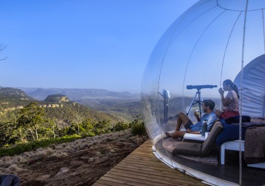 Bubbletent Australia - a couple enjoying tea - Capertee Valley, Blue Mountains