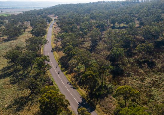 Motorradfahrer fahren durch die Landschaft Mudgee , Mudgee