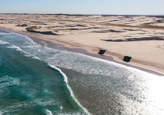 猎人谷史蒂芬斯港港斯托克顿海滩的空中照片（使用 4WD R US）