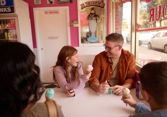 Family eating icecream, Annie's Ice Cream Parlour, Bathurst